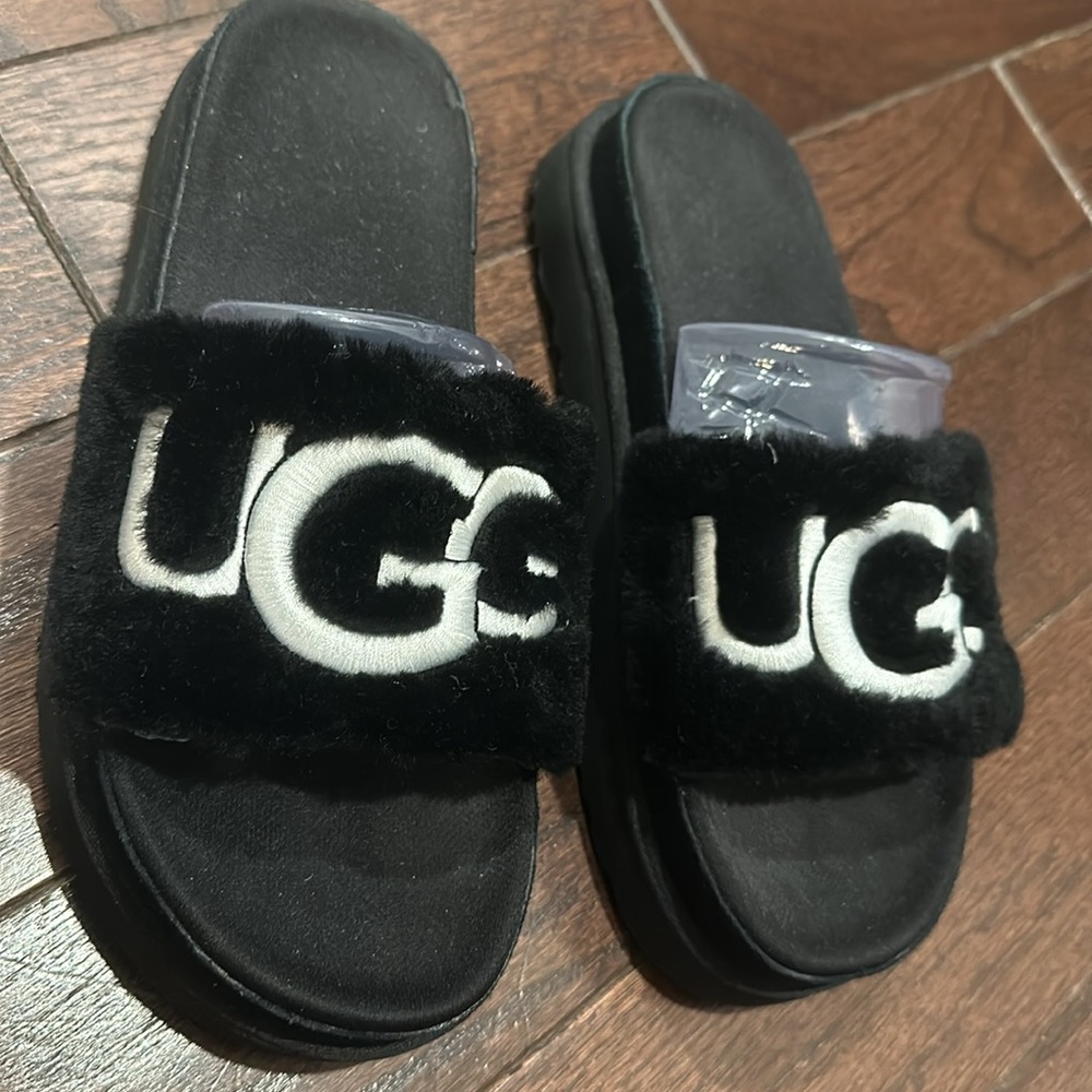 UGG Black Sandals with Fluffy Strap